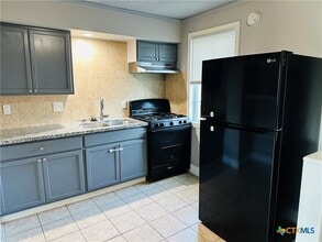 2311 N Louis St in Victoria, TX - Foto de edificio - Building Photo