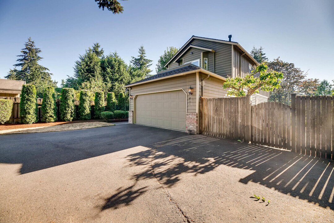 10623 Sand Point Way NE in Seattle, WA - Building Photo
