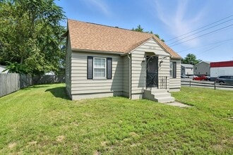 1118 Boston Rd, Unit 1 in Springfield, MA - Foto de edificio - Building Photo