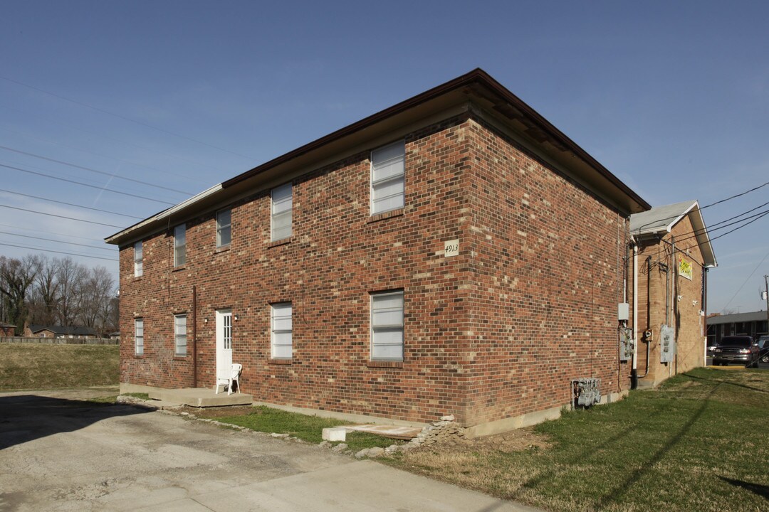 Saddlebrook Ln Apartments in Louisville, KY - Building Photo