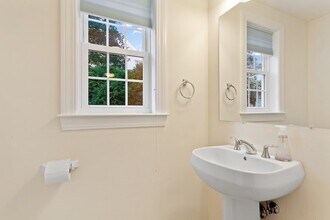 89 Ossipee Rd in Newton, MA - Building Photo - Building Photo