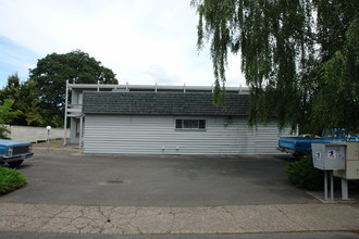 Bramble Court Apartments in Salem, OR - Building Photo - Building Photo