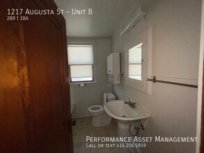 1217 Augusta St in Racine, WI - Building Photo - Building Photo