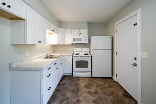 50-62-62 East St in Schaghticoke, NY - Building Photo