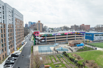 The Renaissance at Lincoln Park in New Rochelle, NY - Building Photo - Building Photo