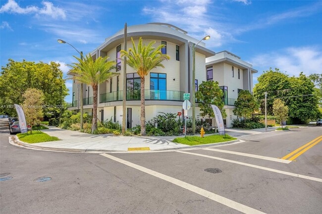2692 SW 25th Ave in Miami, FL - Building Photo - Building Photo