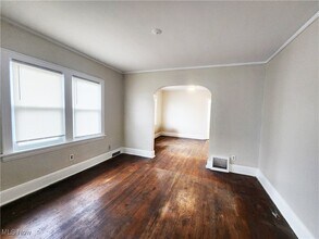 529 E Cuyahoga Falls Ave in Akron, OH - Building Photo - Building Photo