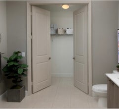 8801 Doral Blvd in Doral, FL - Foto de edificio - Building Photo