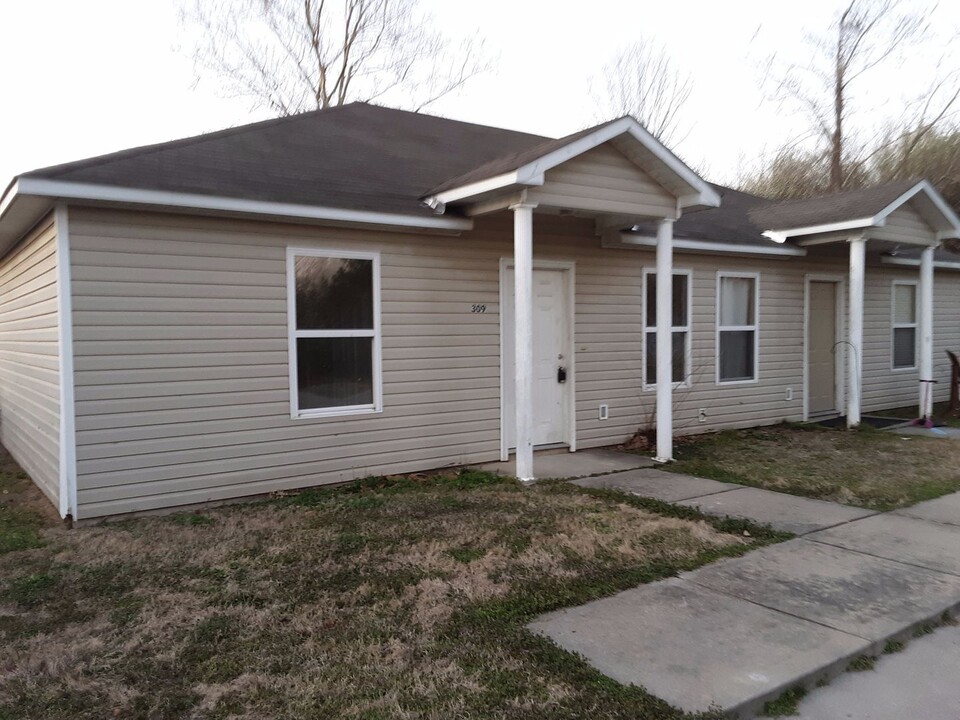 309 E Georgia St in Beebe, AR - Building Photo