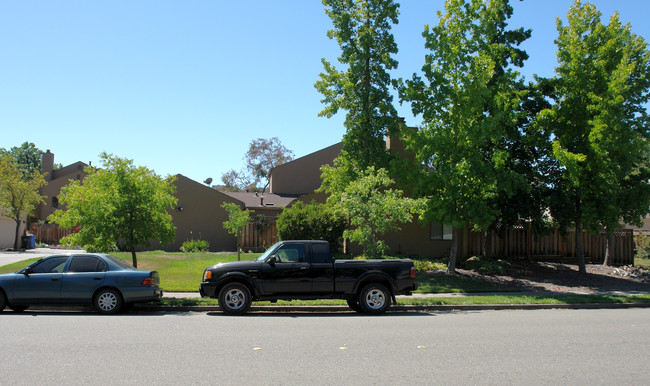 2978 Tachevah Dr in Santa Rosa, CA - Building Photo - Building Photo