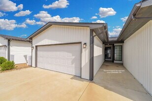 2168 S Thatcher Ct in Wichita, KS - Building Photo