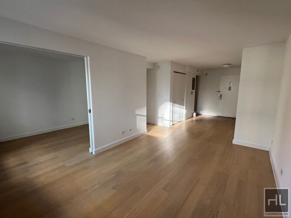 East 39th Street in New York, NY - Building Photo