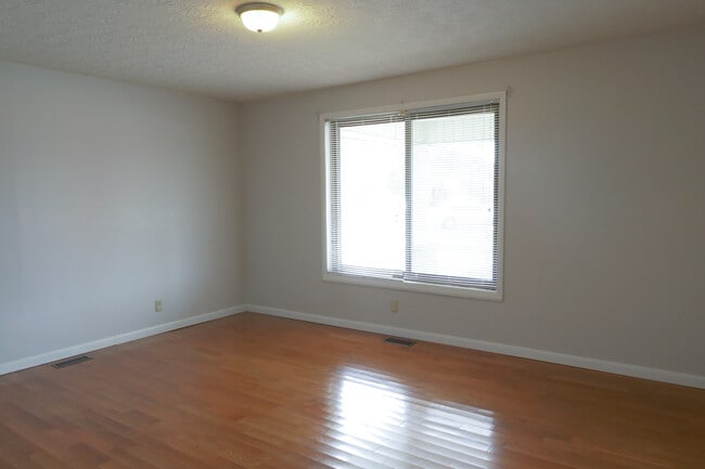 105 W 5th St in Corbin, KY - Foto de edificio - Building Photo