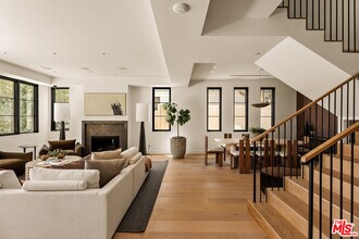 4256 Camellia Ave in Los Angeles, CA - Foto de edificio - Building Photo