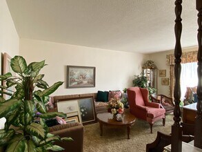 325 Zola Ave in Roseville, CA - Building Photo - Building Photo