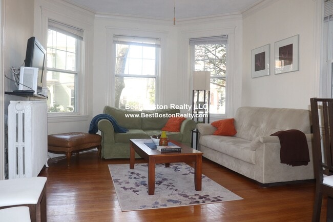 8 Forest St, Unit 1A in Cambridge, MA - Building Photo - Building Photo