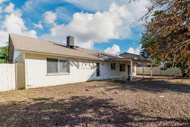 property at 1261 W Kiowa Cir