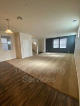 5471 Westhampton Way in Sacramento, CA - Building Photo - Building Photo