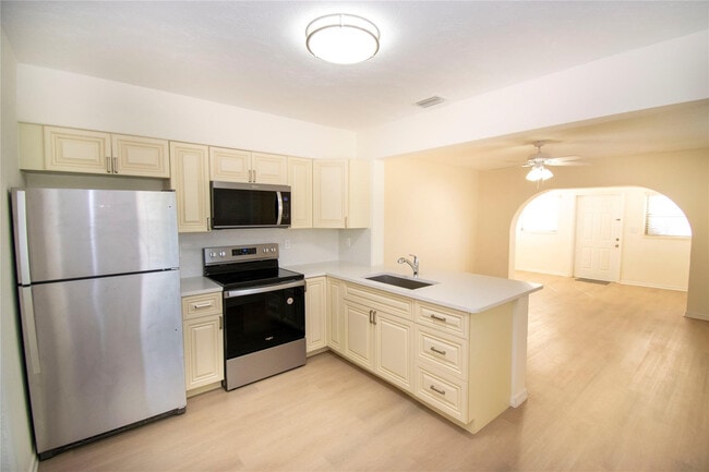 2547 Roosevelt St in Hollywood, FL - Building Photo - Building Photo