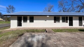 1929 4th Ave N in Columbus, MS - Building Photo