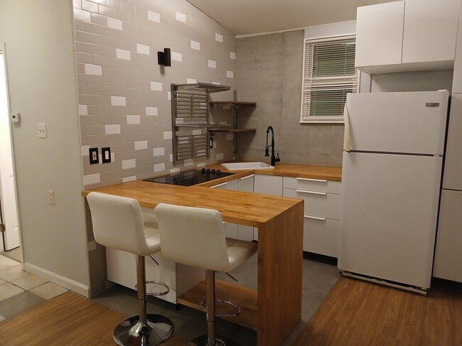 2604 Rogers Ave in Austin, TX - Building Photo - Building Photo