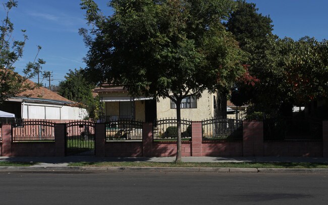 2232 Sichel St in Los Angeles, CA - Foto de edificio - Building Photo