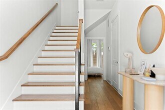 381 E Greenbriar Ln in Dallas, TX - Building Photo - Building Photo