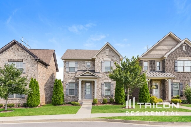 property at 1050 Paddock Park Cir