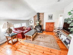 21 Platts Hill Rd, Unit 21a in Newtown, CT - Foto de edificio - Building Photo