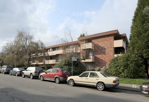 1075 W 14th Ave in Vancouver, BC - Building Photo