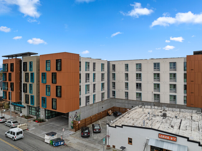 Solaire Apartments in San Jose, CA - Building Photo - Building Photo