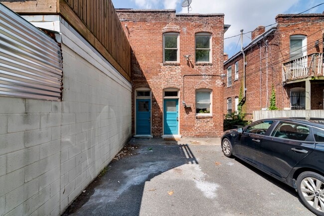 property at 2627 W Cary St