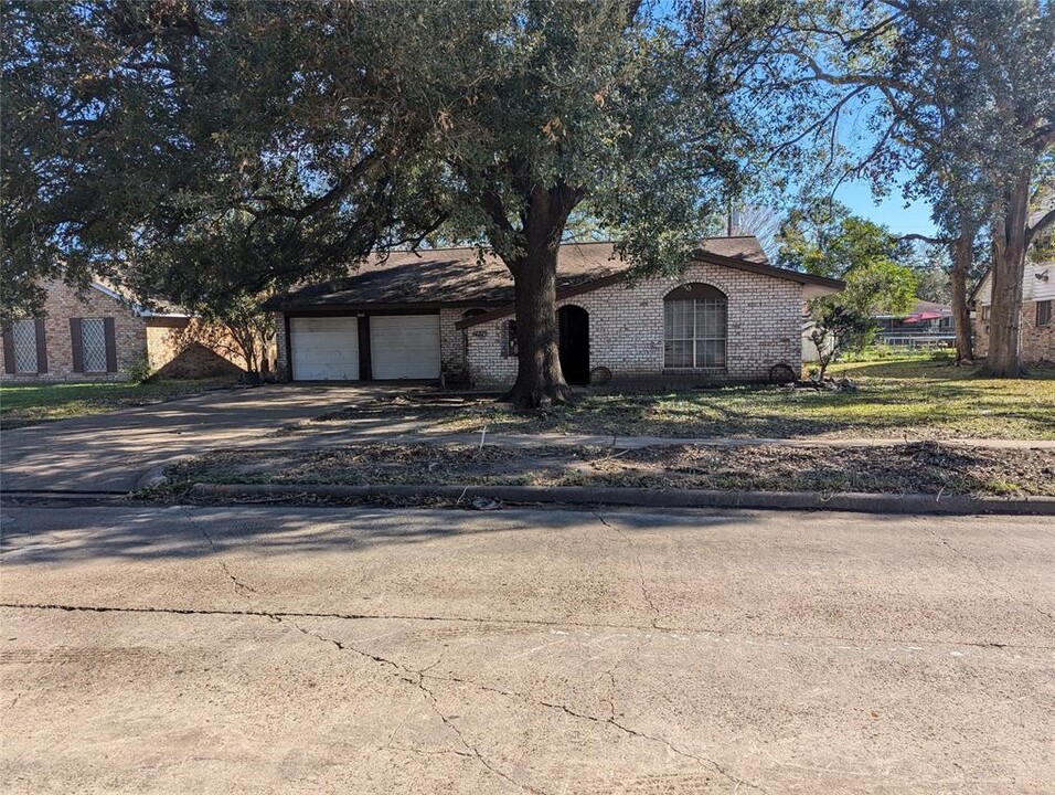 12325 Hillcroft St in Houston, TX - Building Photo