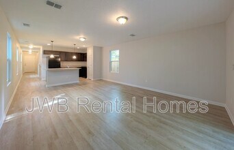 8730 Free Ave in Jacksonville, FL - Foto de edificio - Building Photo