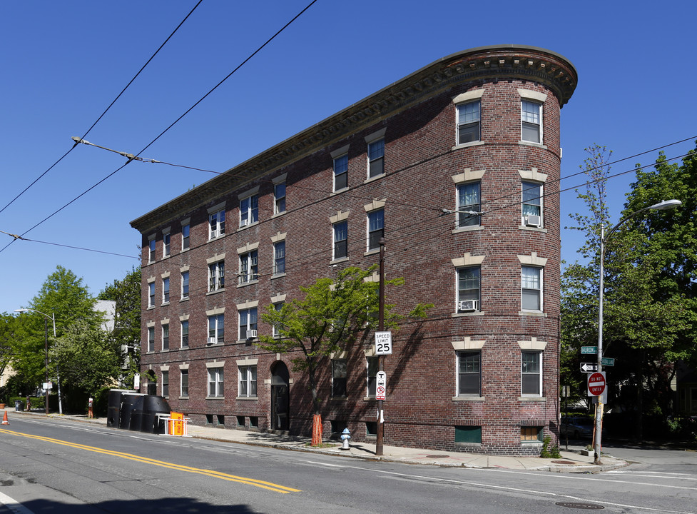 271 Huron Ave in Cambridge, MA - Foto de edificio