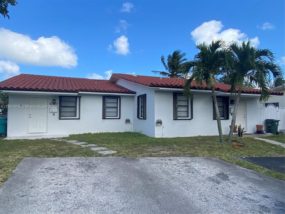 11915 NE 12th Ct-Unit -11917 in Biscayne Park, FL - Building Photo