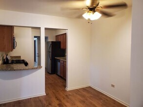 833 Village Quarter Rd in West Dundee, IL - Building Photo - Building Photo