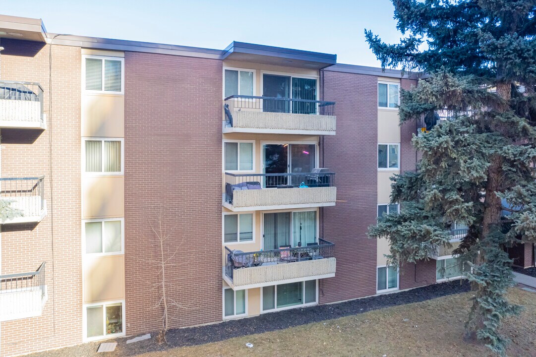 Sunshine Terrace Building 2 in Calgary, AB - Building Photo