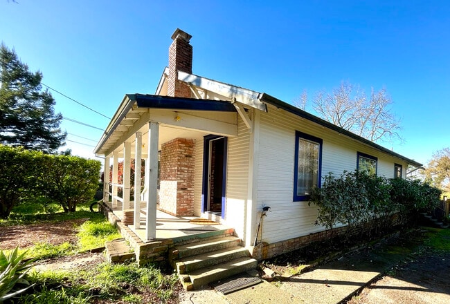 6030 Blank Rd in Sebastopol, CA - Foto de edificio - Building Photo