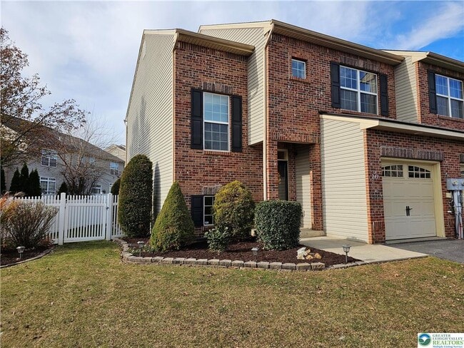247 Milkweed Dr in Allentown, PA - Foto de edificio - Building Photo