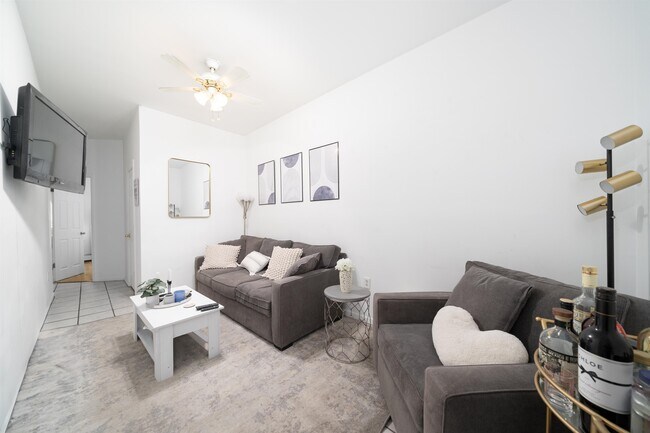 324 Monroe St in Hoboken, NJ - Building Photo - Building Photo