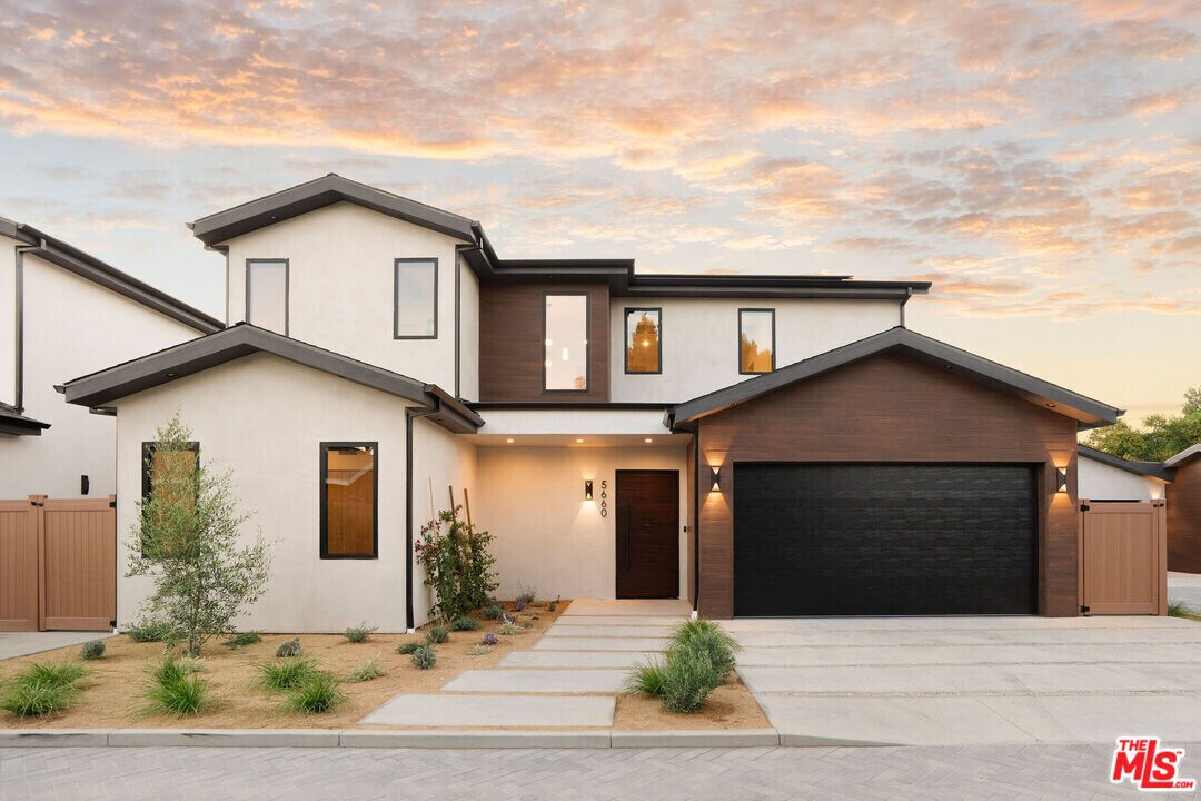 5660 Winnetka Ave in Los Angeles, CA - Building Photo