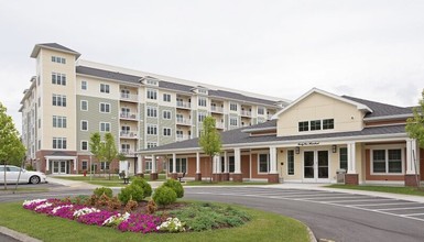 Axis at Lakeshore in Bridgewater, MA - Foto de edificio - Building Photo