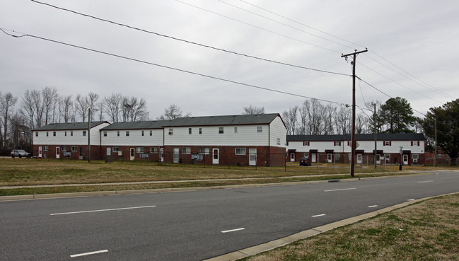 Cavalier Gardens in Portsmouth, VA - Building Photo - Building Photo