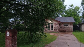 6311 Hidden Arbor Ln in Houston, TX - Building Photo