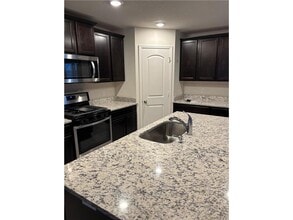 1112 Natalie Ave in Montrose, MN - Building Photo - Building Photo