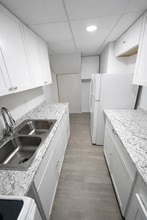 100 Lake Ave, Unit 1 in Hilton, NY - Foto de edificio - Building Photo