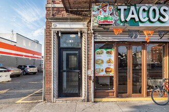 9513 Northern Blvd in Jackson Heights, NY - Foto de edificio - Building Photo