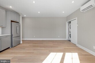 6712 Ridge Ave in Philadelphia, PA - Foto de edificio - Building Photo