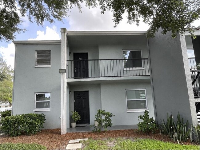 property at 2835 Somerset Park Dr